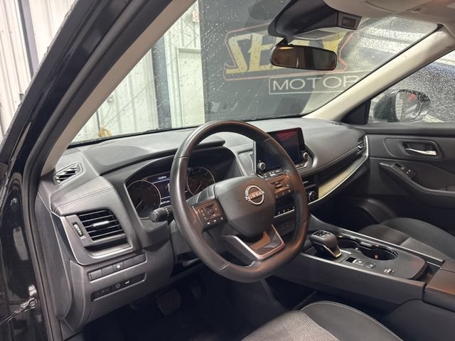 Used 2025 Nissan Rogue SV FWD image 5