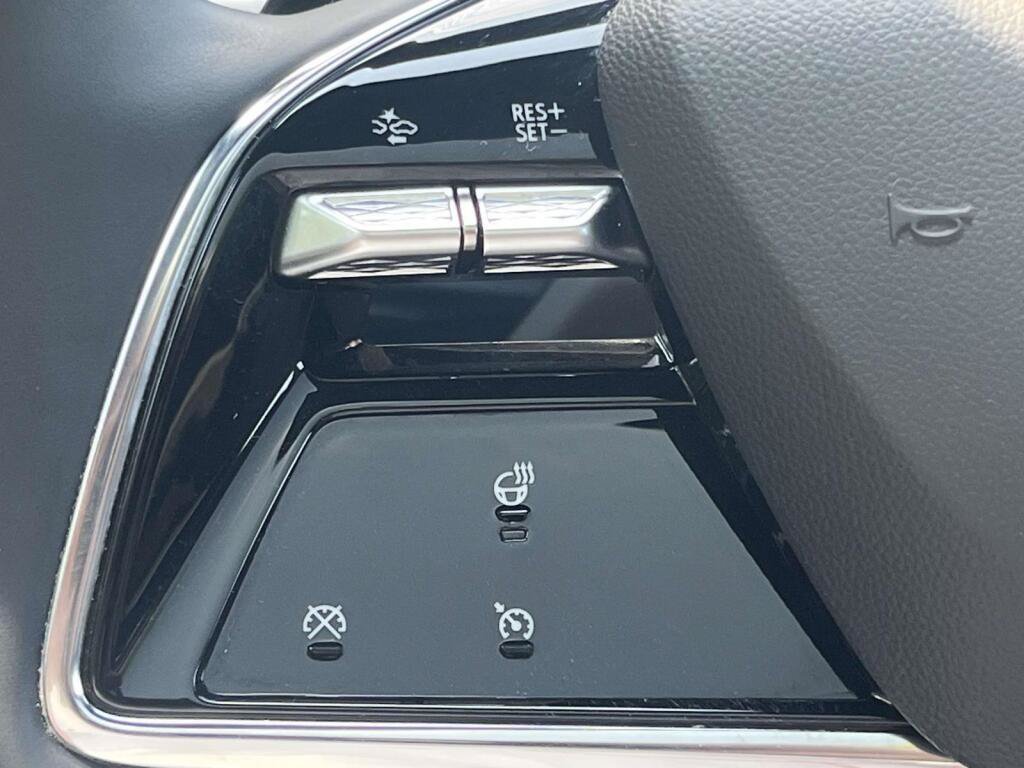 Used 2025 Cadillac Lyriq Luxury AWD/4WD image 30