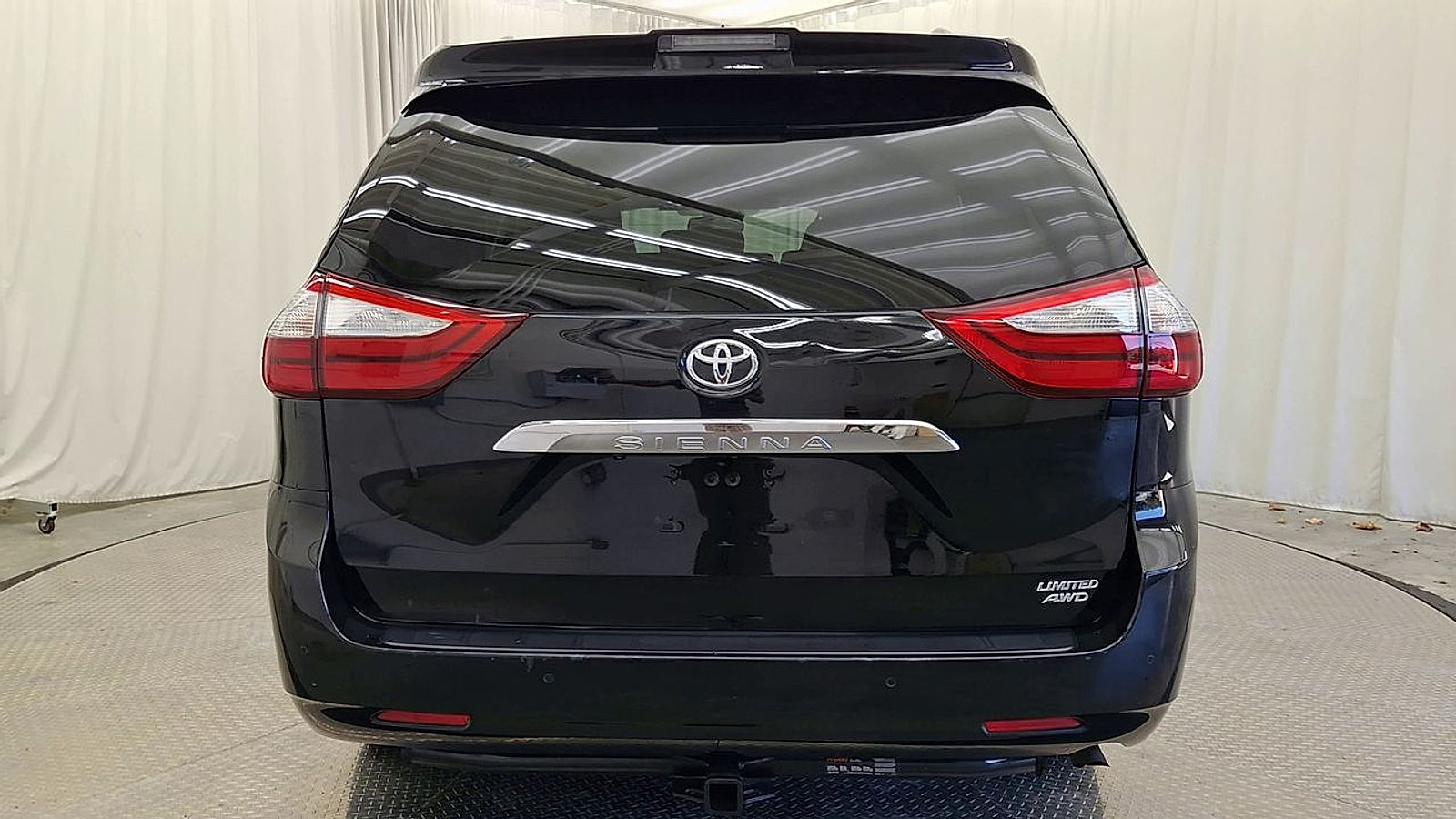 Certified 2019 Toyota Sienna Limited Premium w/ Protection Package AWD/4WD image 4