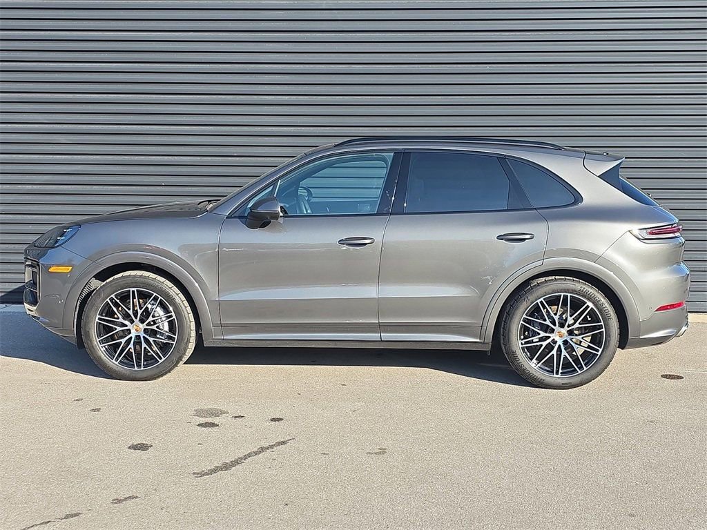 Certified 2025 Porsche Cayenne AWD/4WD image 2