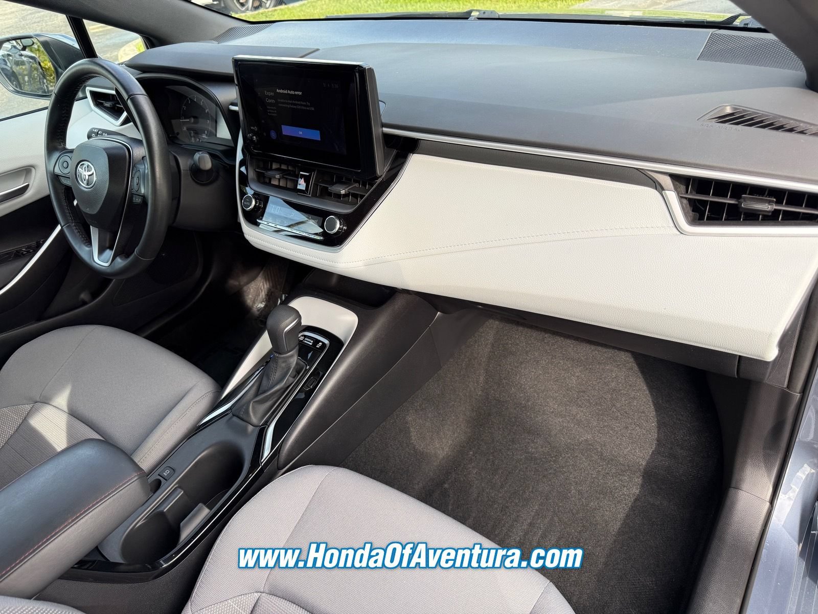 Used 2025 Toyota Corolla SE FWD image 9