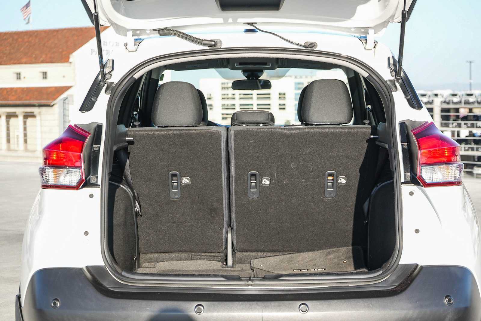 Used 2020 Nissan Kicks SV FWD image 25