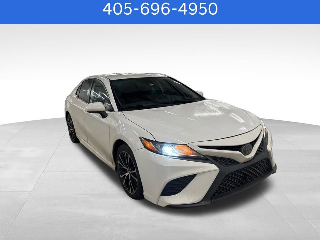 Used 2020 Toyota Camry SE video 2