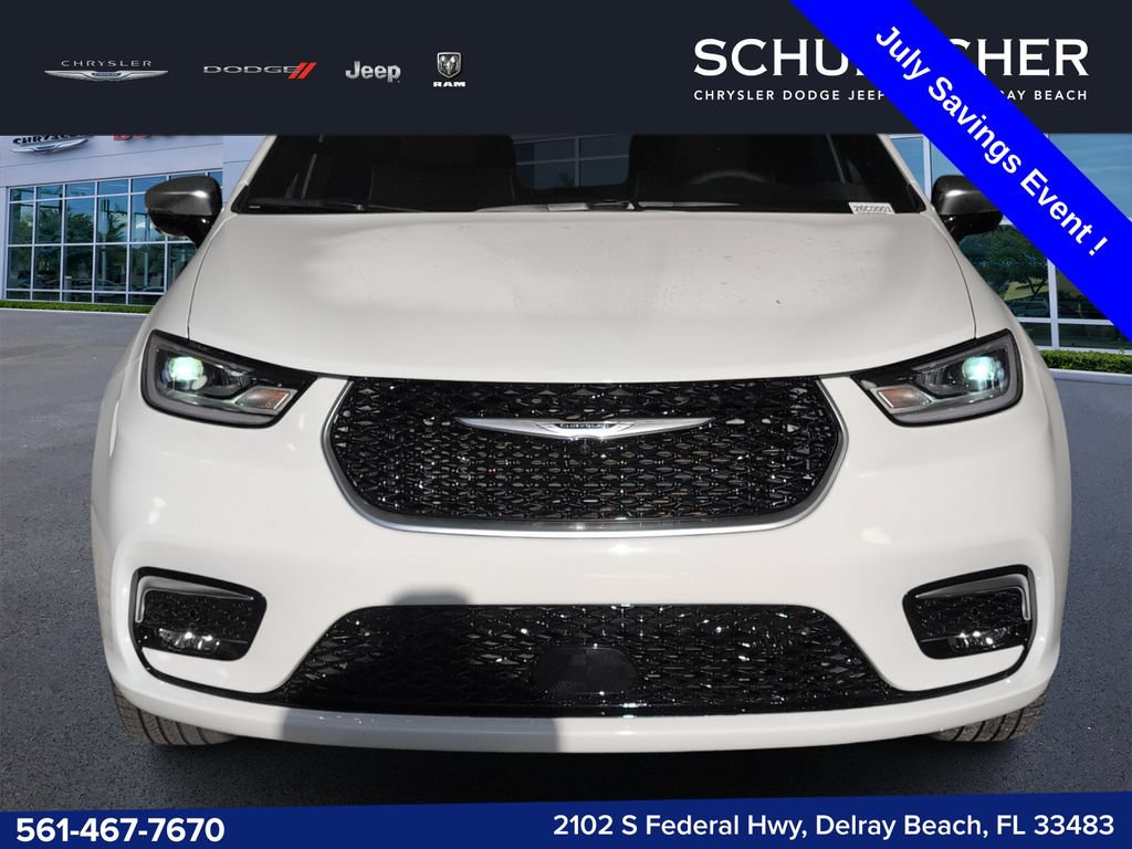 New 2025 Chrysler Pacifica Pinnacle w/ Trailer Tow Group AWD/4WD image 3