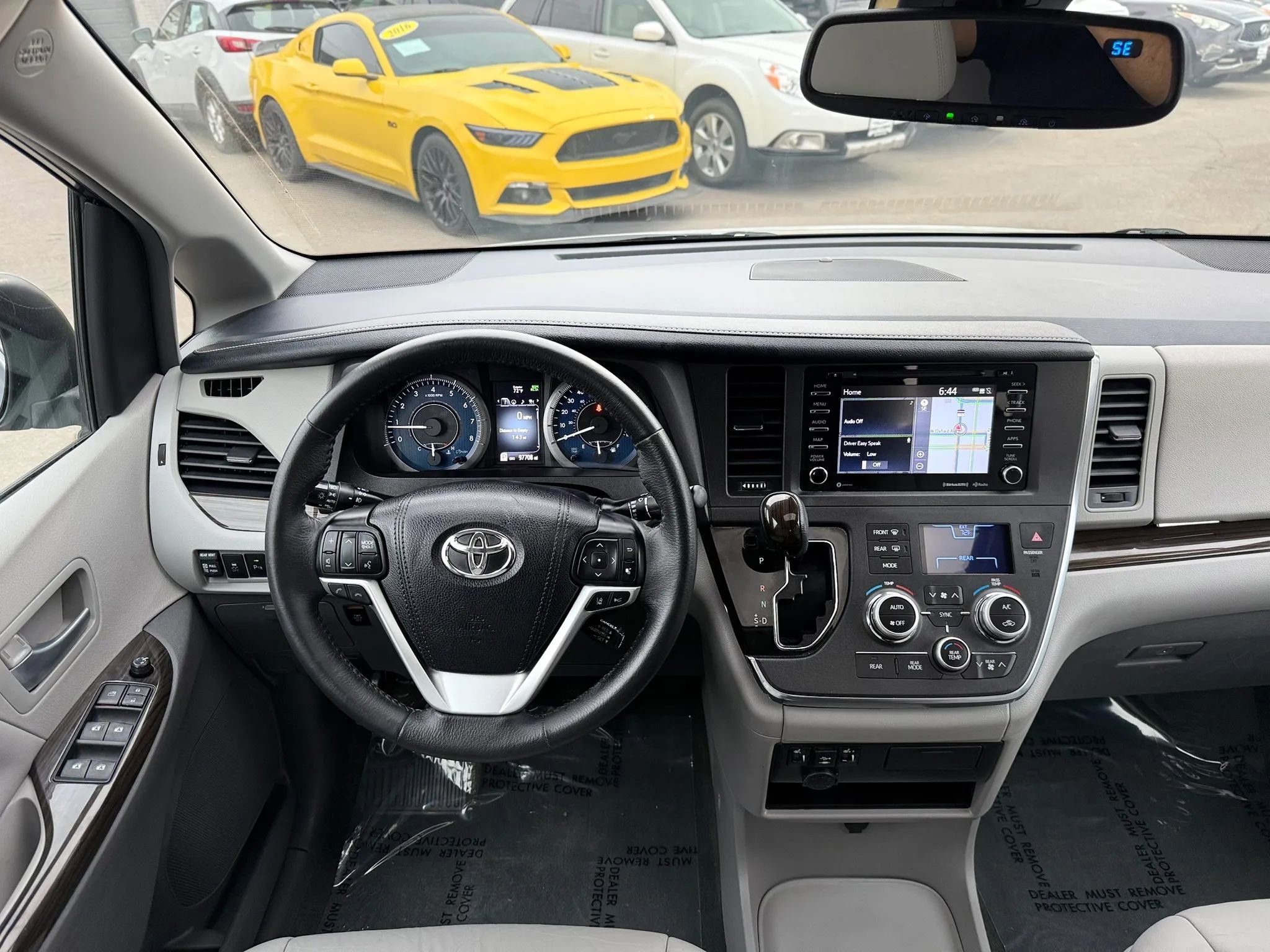 Used 2018 Toyota Sienna XLE w/ XLE Navigation Package FWD image 24