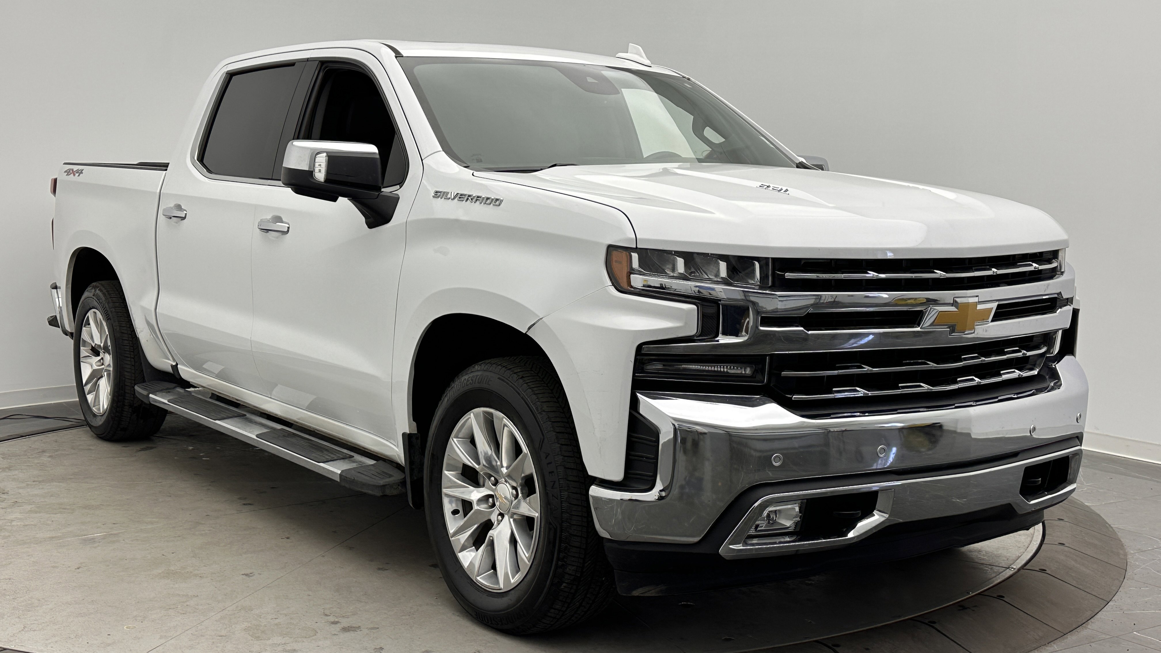 Used 2022 Chevrolet Silverado 1500 LTZ w/ LTZ Premium Package AWD/4WD image 3
