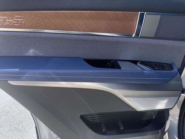 New 2026 Cadillac Vistiq Premium Luxury AWD/4WD image 18