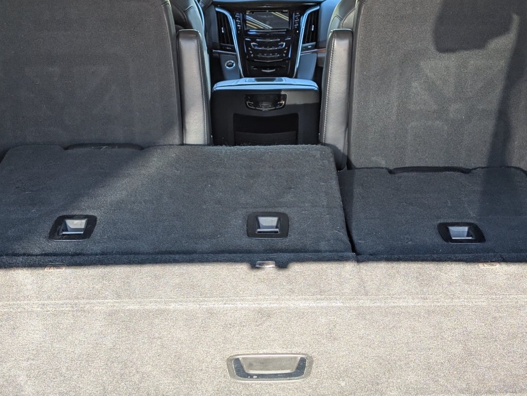Used 2019 Cadillac Escalade Luxury AWD/4WD image 21