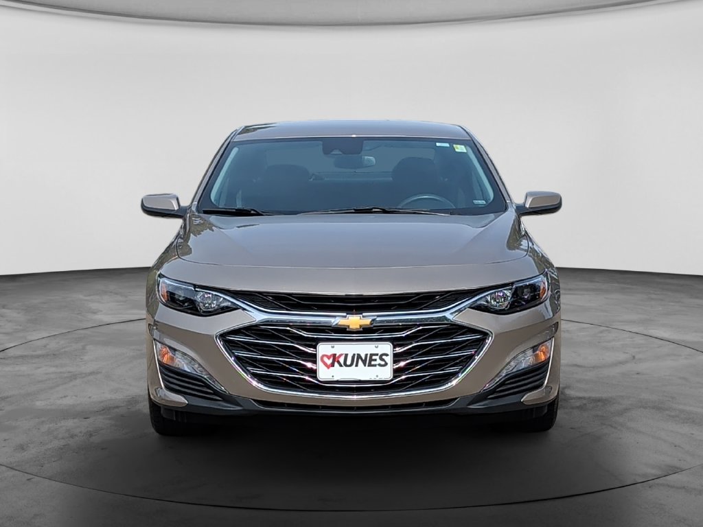 Used 2025 Chevrolet Malibu LT FWD image 2