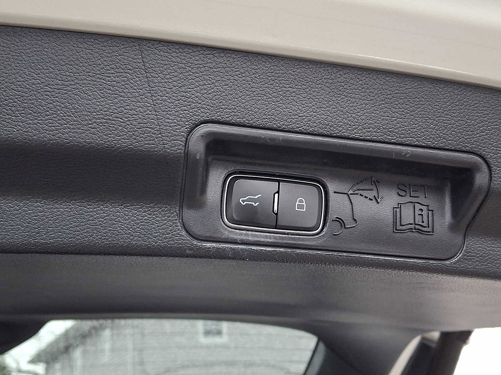 Used 2021 Ford Explorer XLT image 28