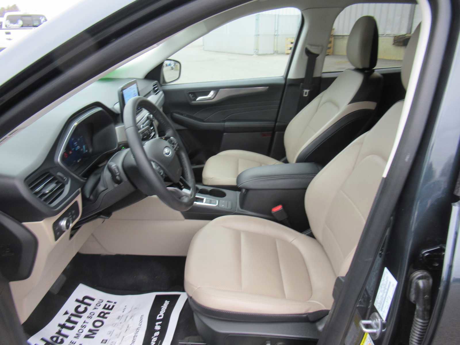 Used 2022 Ford Escape Titanium image 13