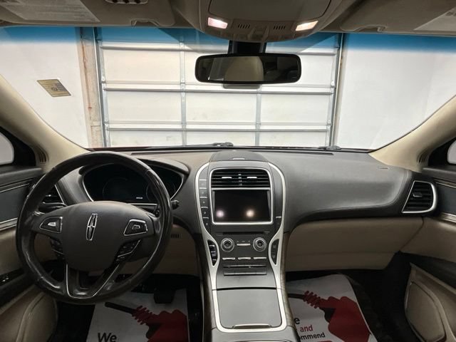 Used 2017 Lincoln MKX Select w/ Select Plus Package FWD image 4