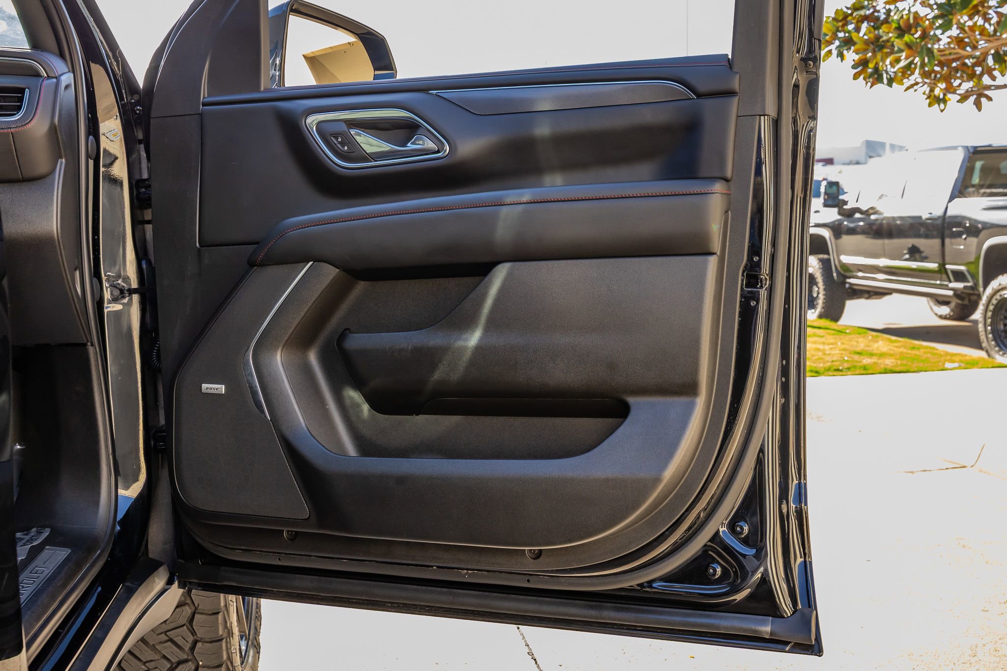 Used 2023 Chevrolet Suburban RST w/ Sport Performance Package image 37