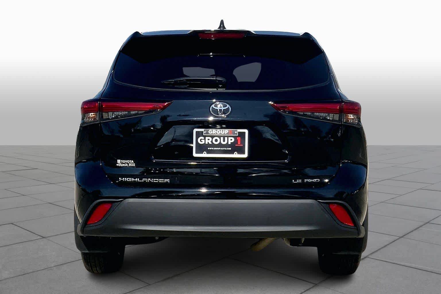 Used 2023 Toyota Highlander LE AWD/4WD image 9