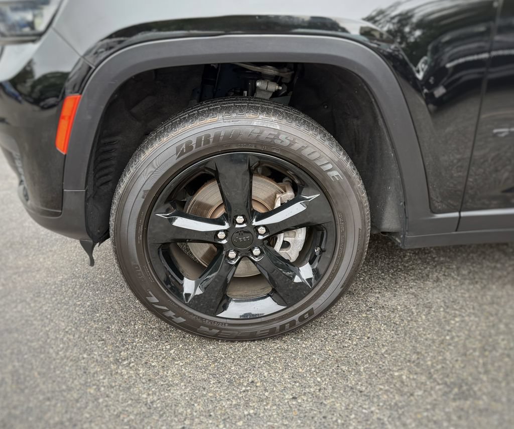 Used 2023 Jeep Grand Cherokee L Altitude AWD/4WD image 18