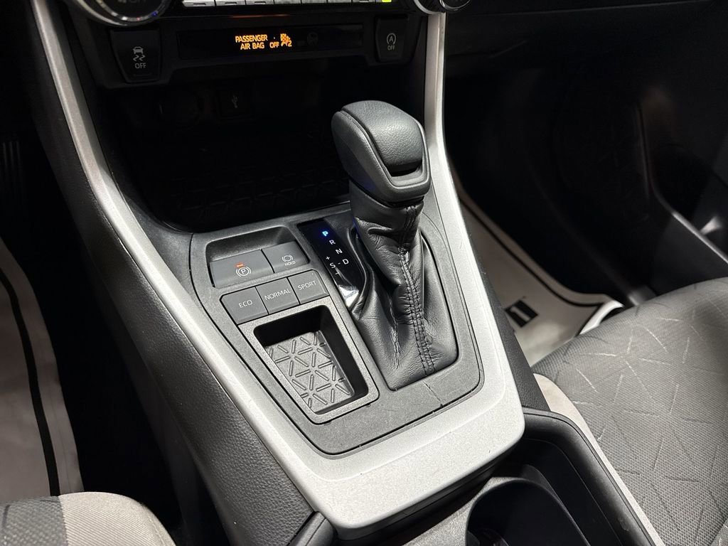 Used 2020 Toyota RAV4 XLE image 16