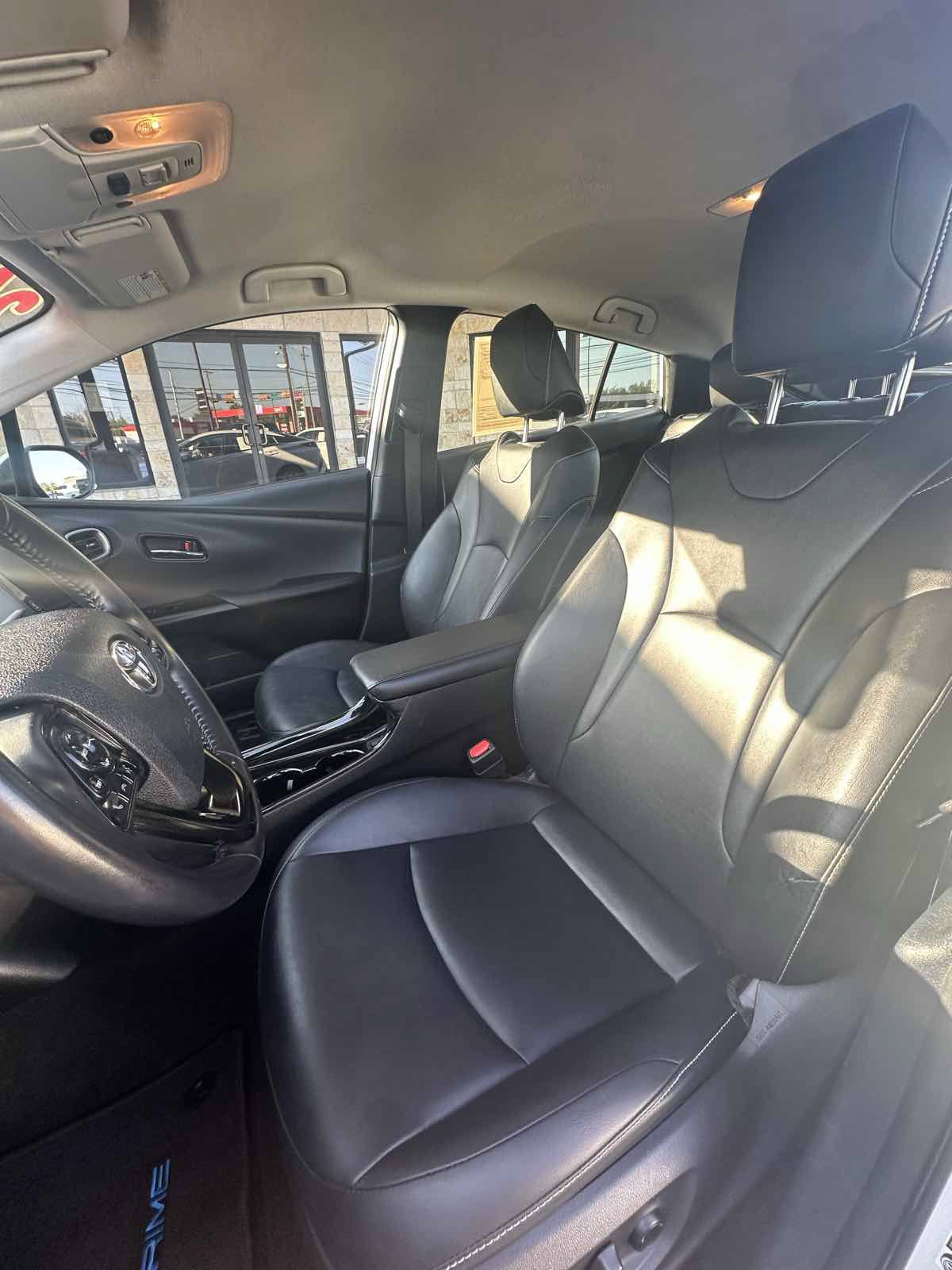 Used 2021 Toyota Prius Prime XLE w/ Carpet Mat Package (TMS) FWD image 10