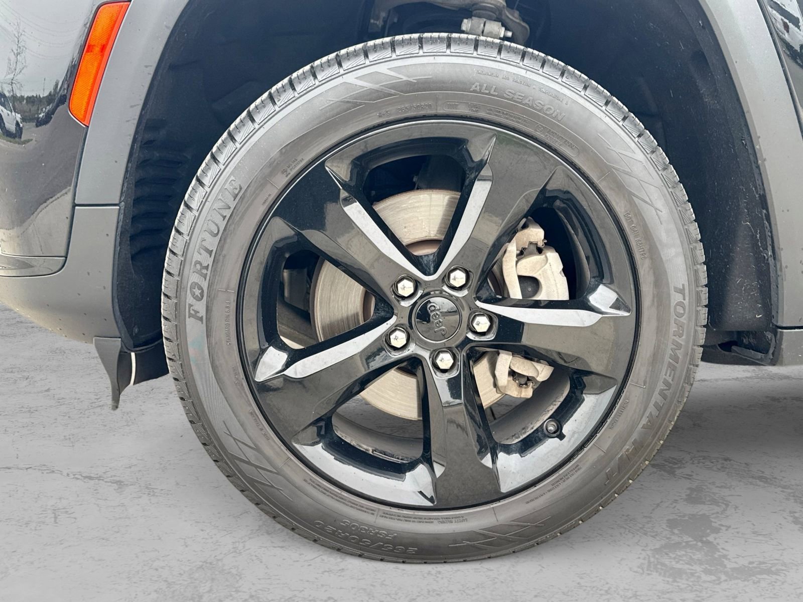 Used 2023 Jeep Grand Cherokee L Laredo AWD/4WD image 17