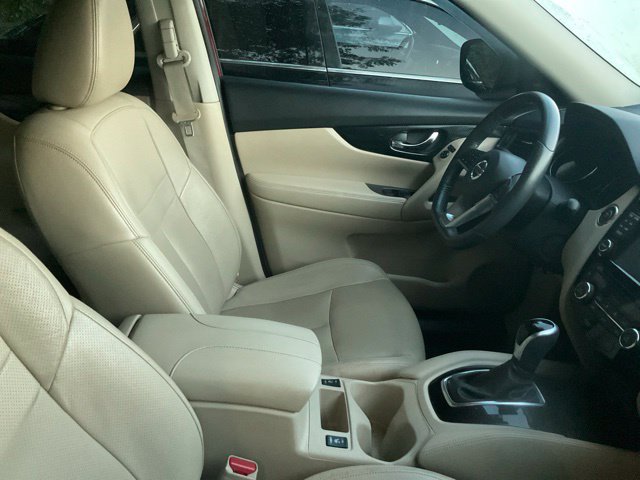 Used 2017 Nissan Rogue SL w/ SL Premium Package FWD image 6