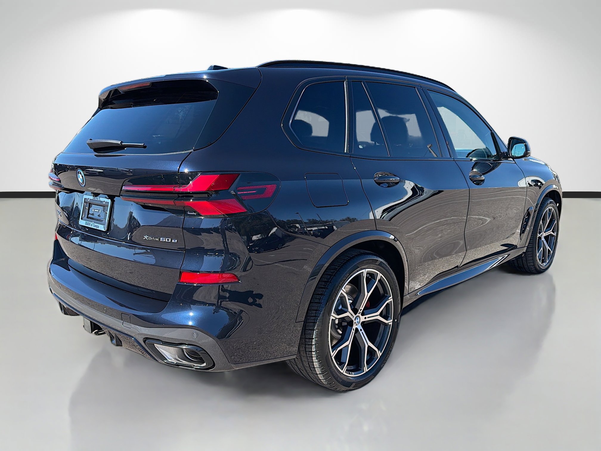 New 2026 BMW X5 xDrive50e w/ Executive Package image 3