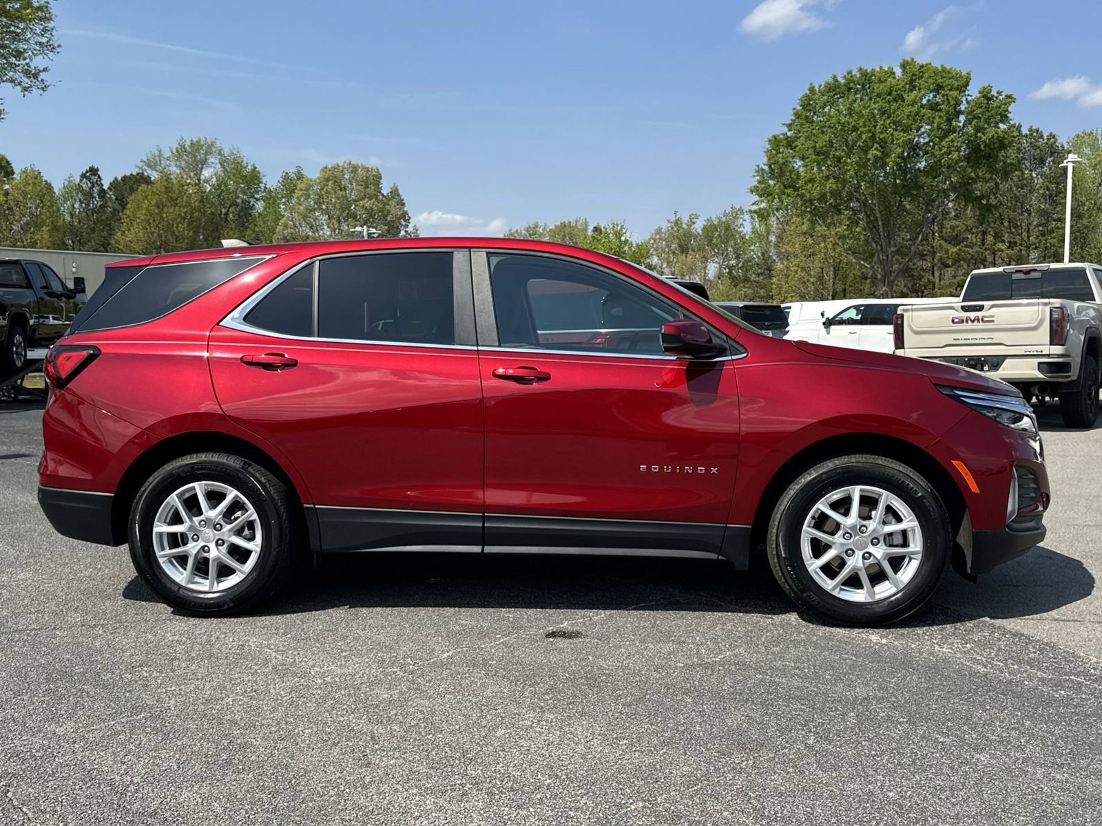 Used 2024 Chevrolet Equinox LT FWD image 11