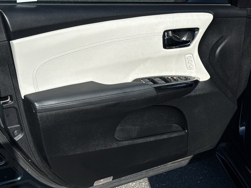 Used 2016 Toyota Avalon XLE Premium image 9