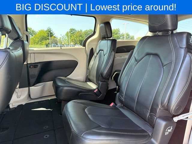 Used 2023 Chrysler Pacifica Touring-L FWD image 23