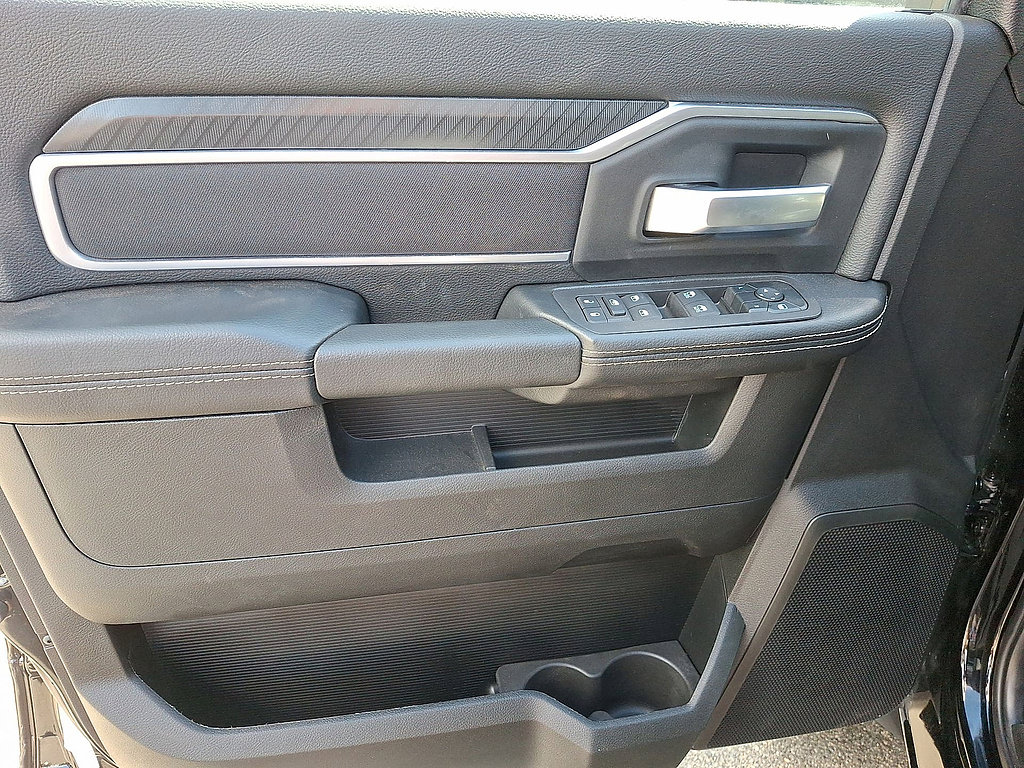 Used 2025 RAM 5500 4x4 Crew Cab image 2