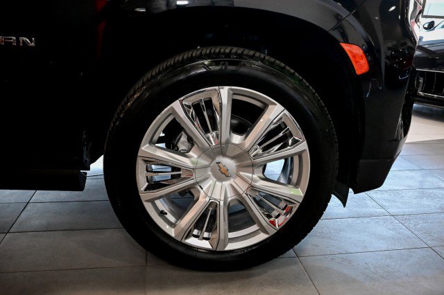 Used 2024 Chevrolet Suburban High Country AWD/4WD image 11