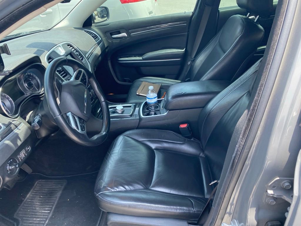 Used 2018 Chrysler 300 Touring L RWD image 4