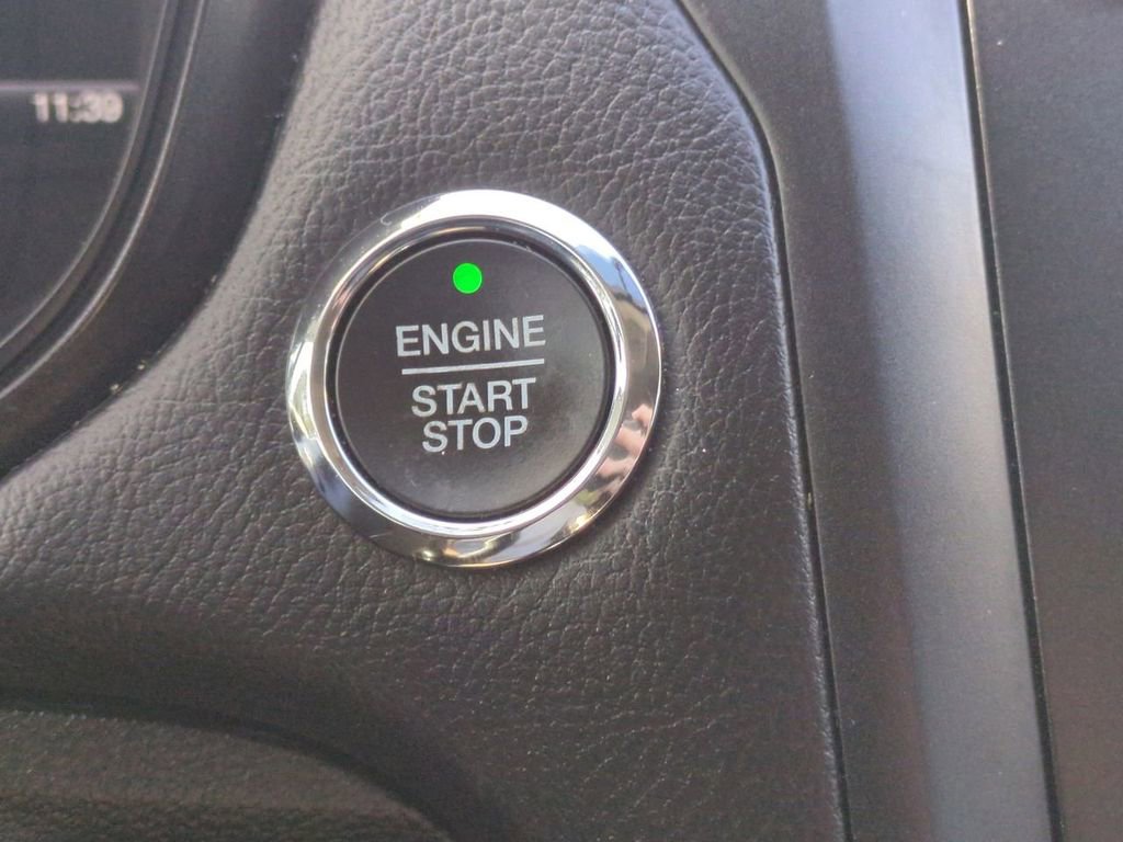 Used 2018 Ford Fusion SE w/ Equipment Group 201A image 27