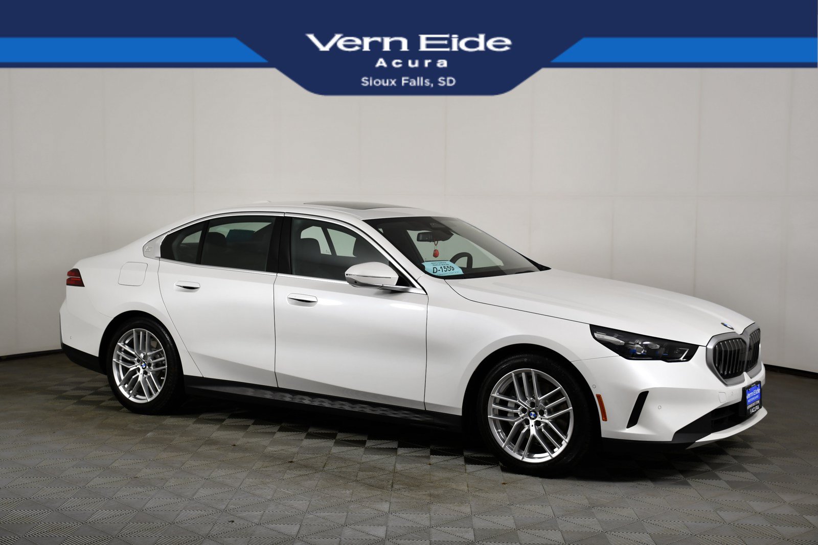 Used 2025 BMW 530i xDrive AWD/4WD image 1
