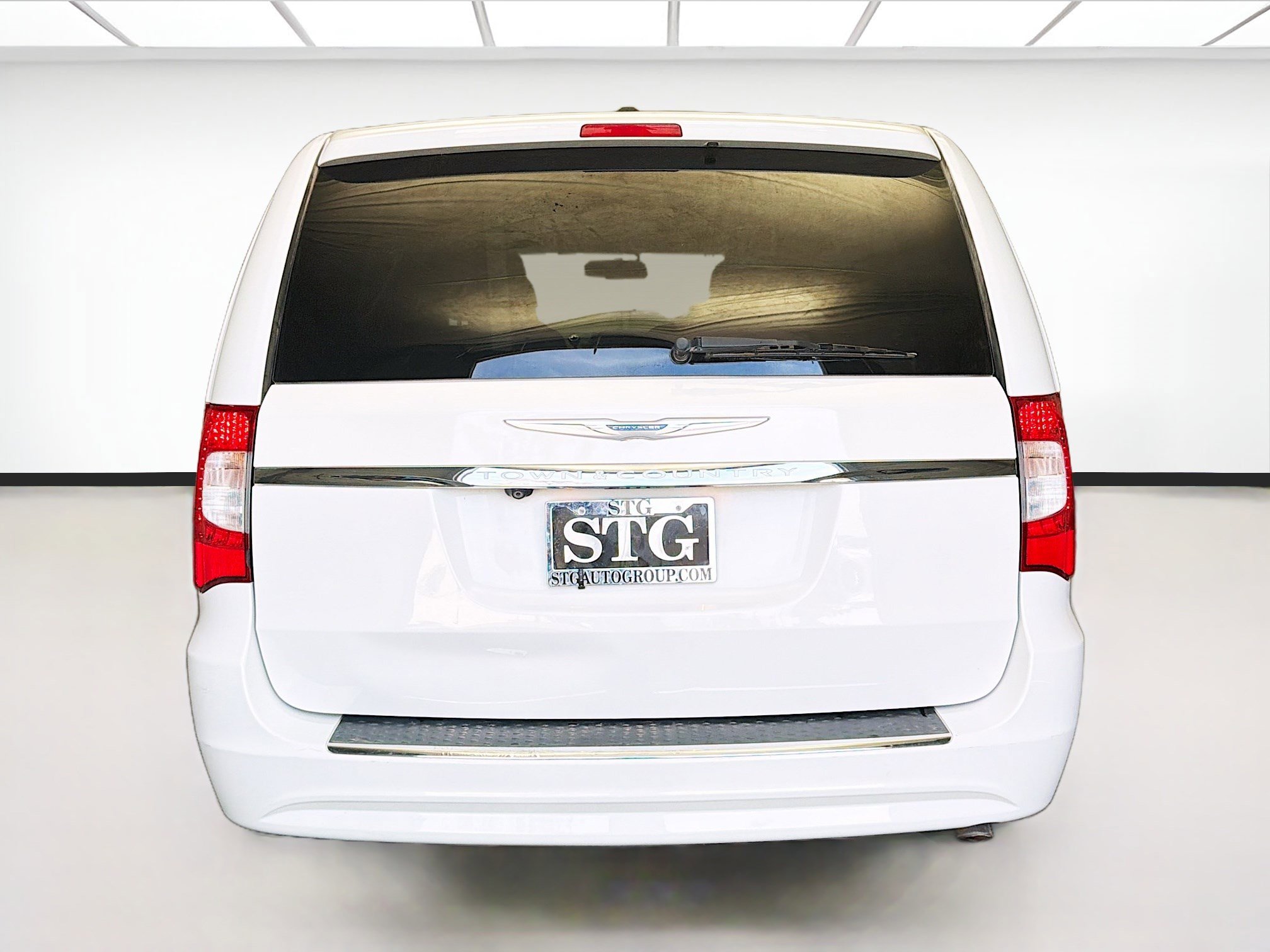 Used 2016 Chrysler Town & Country Touring image 5