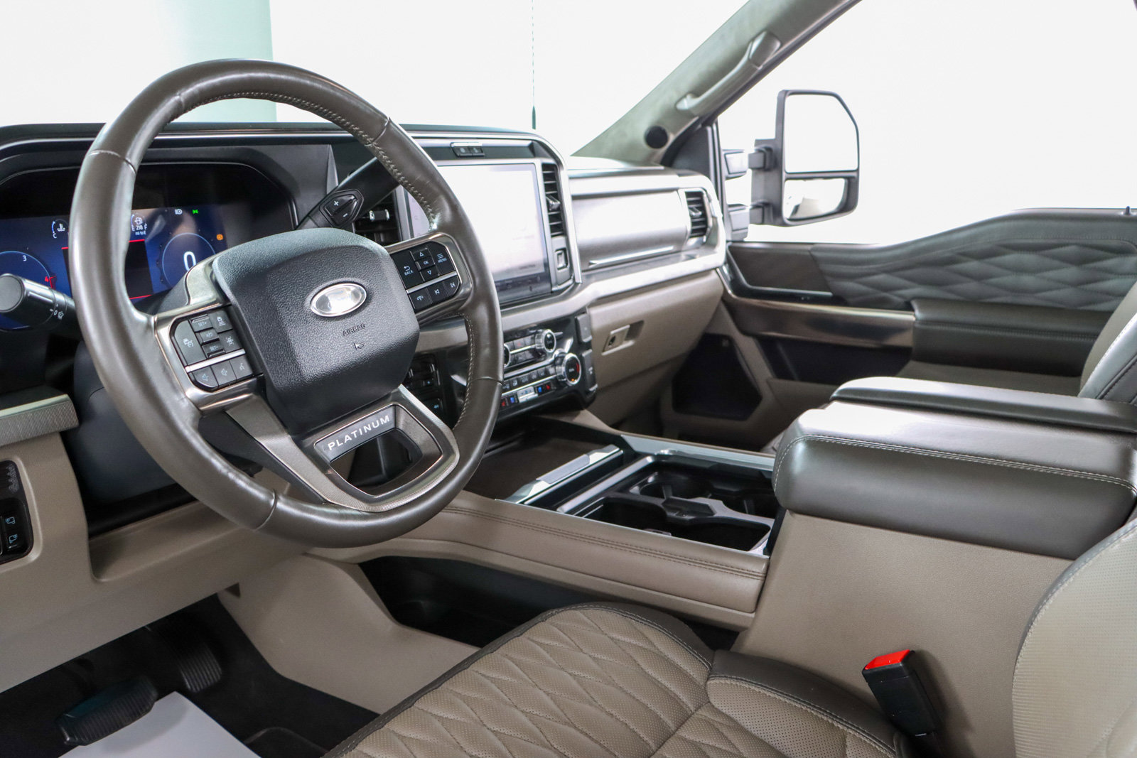 Used 2025 Ford F450 Platinum w/ Platinum Plus Package image 27