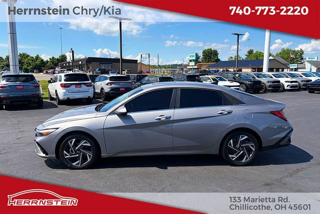 Used 2024 Hyundai Elantra SEL w/ Convenience Package FWD image 4