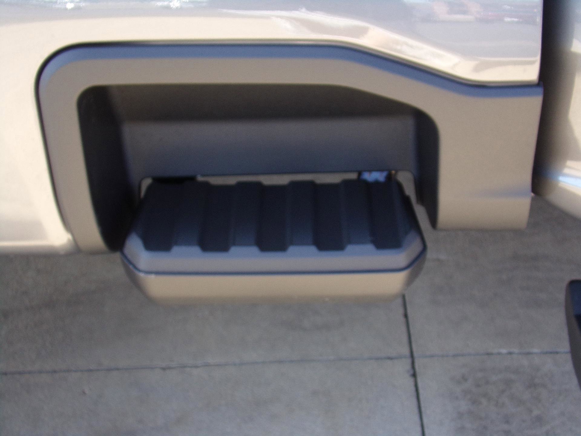 New 2025 Ford F250 Lariat w/ Chrome Package image 36