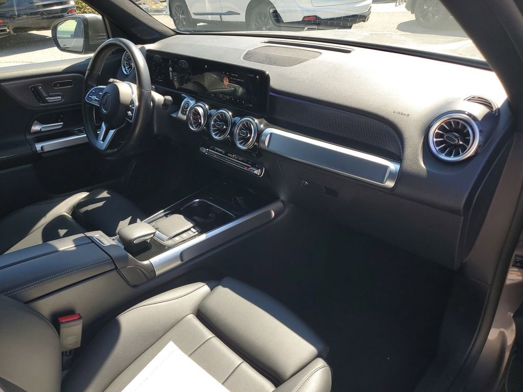 Used 2022 Mercedes-Benz GLB 250 4MATIC w/ Premium Package Lite image 4