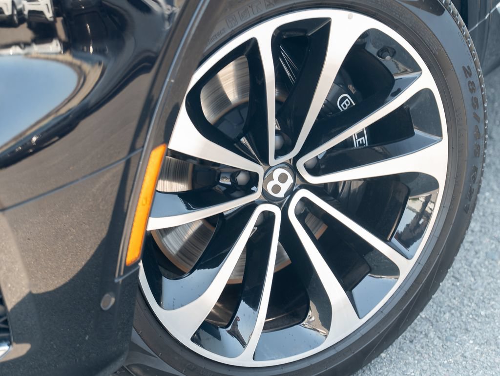 Used 2024 Bentley Bentayga Extended Wheelbase AWD/4WD image 9