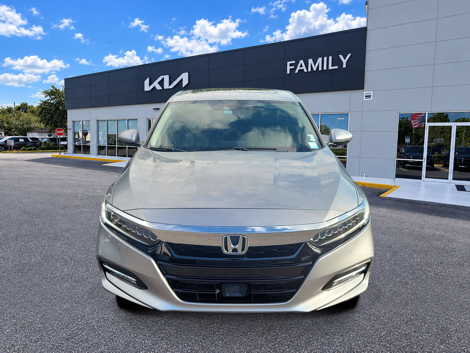 Used 2020 Honda Accord Touring image 2