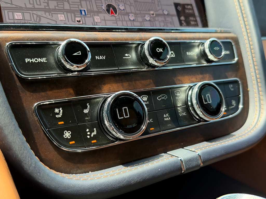 Used 2023 Bentley Bentayga AWD/4WD image 86