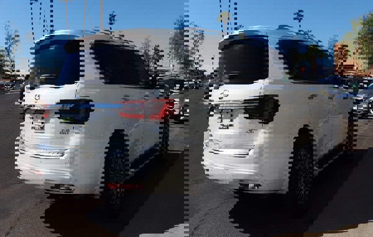 Used 2022 INFINITI QX80 Luxe w/ All-Season Package image 13