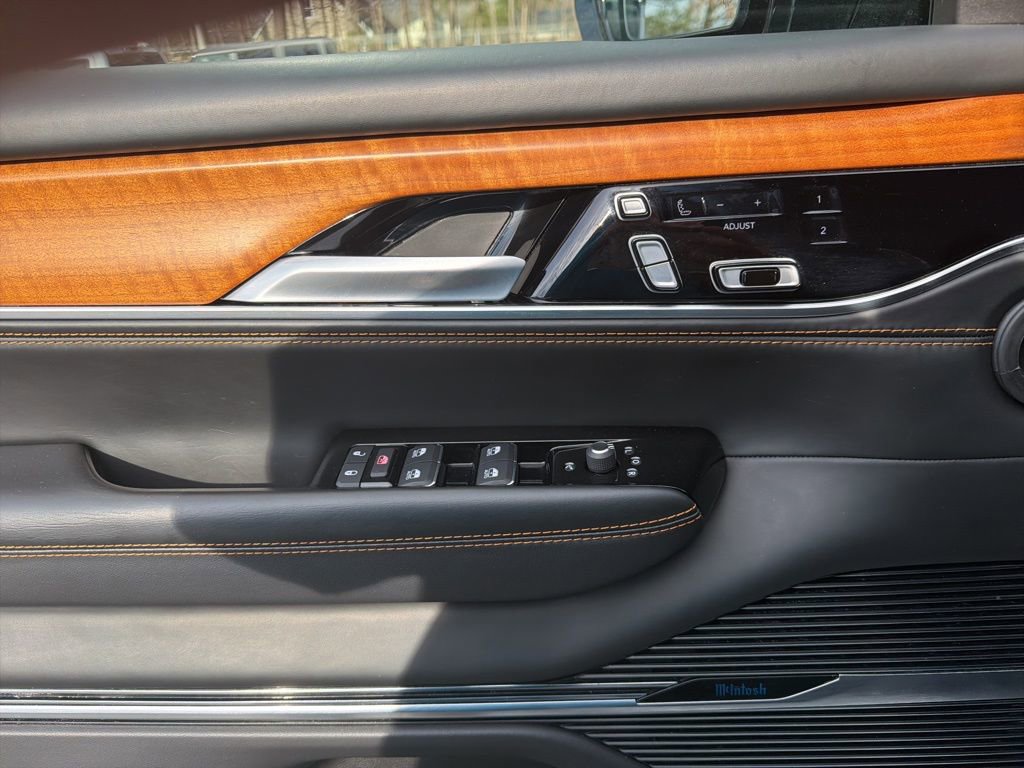 Used 2024 Jeep Grand Wagoneer L Series III image 12