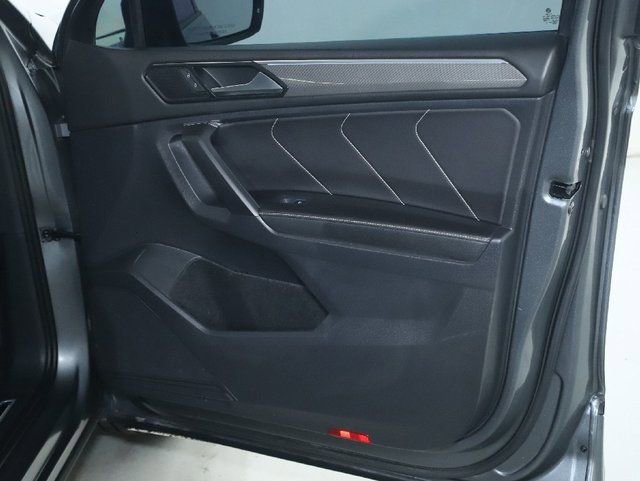 Used 2022 Volkswagen Tiguan SE R-Line image 34
