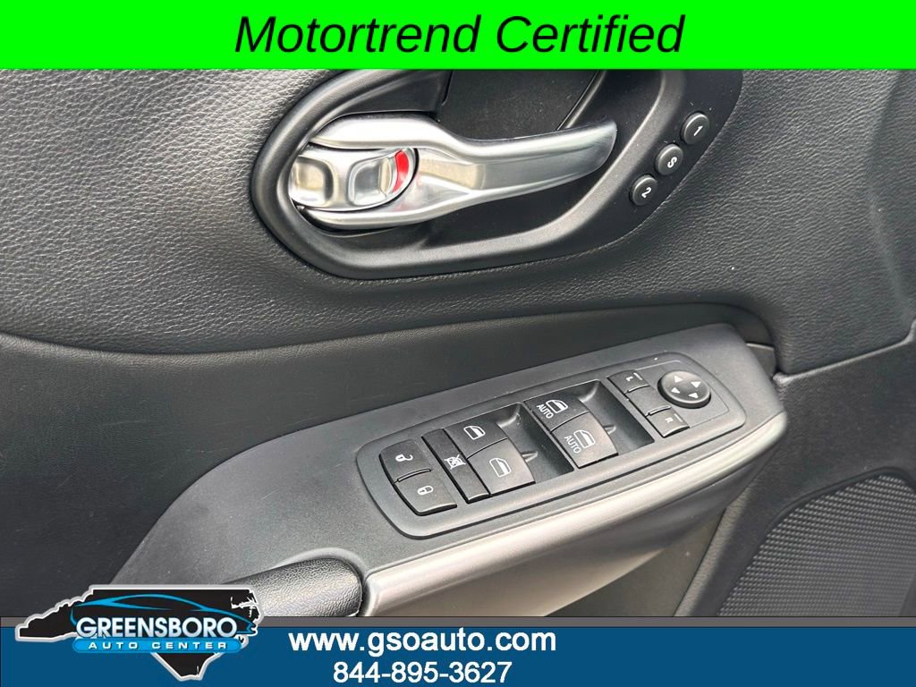 Used 2021 Jeep Cherokee Limited AWD/4WD image 17