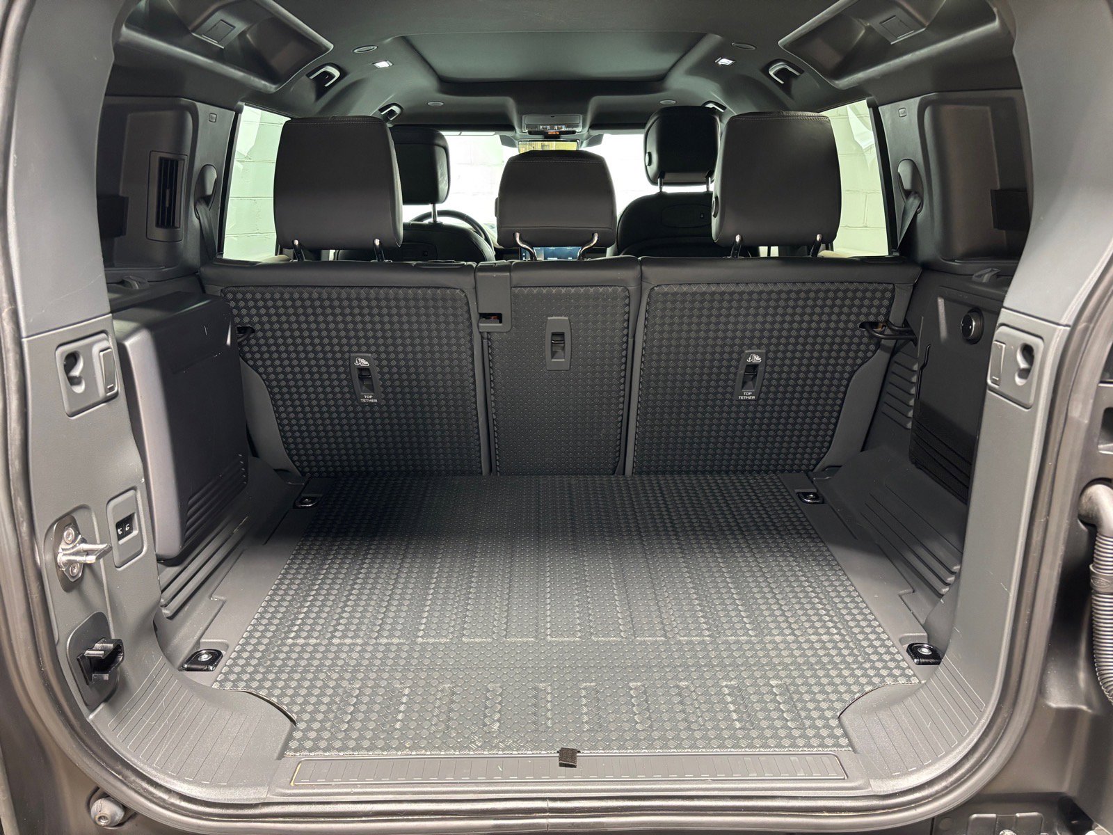 Used 2022 Land Rover Defender 110 X-Dynamic HSE AWD/4WD image 41