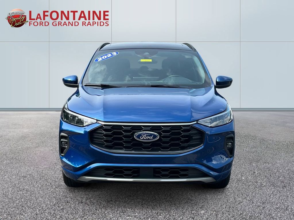 Certified 2023 Ford Escape ST-Line Select w/ Tech Pack #1 AWD/4WD image 2