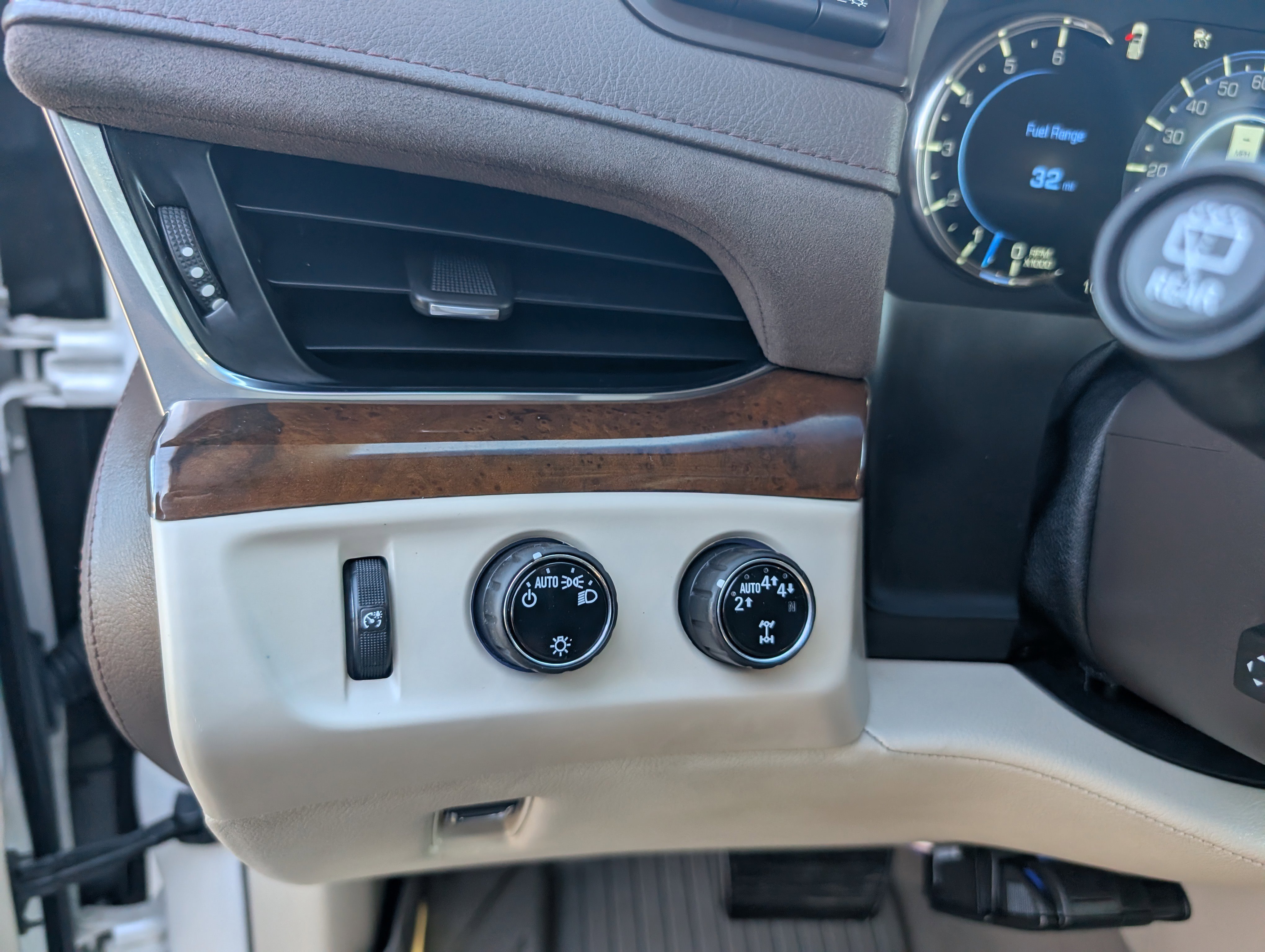 Used 2017 Cadillac Escalade Premium Luxury image 14