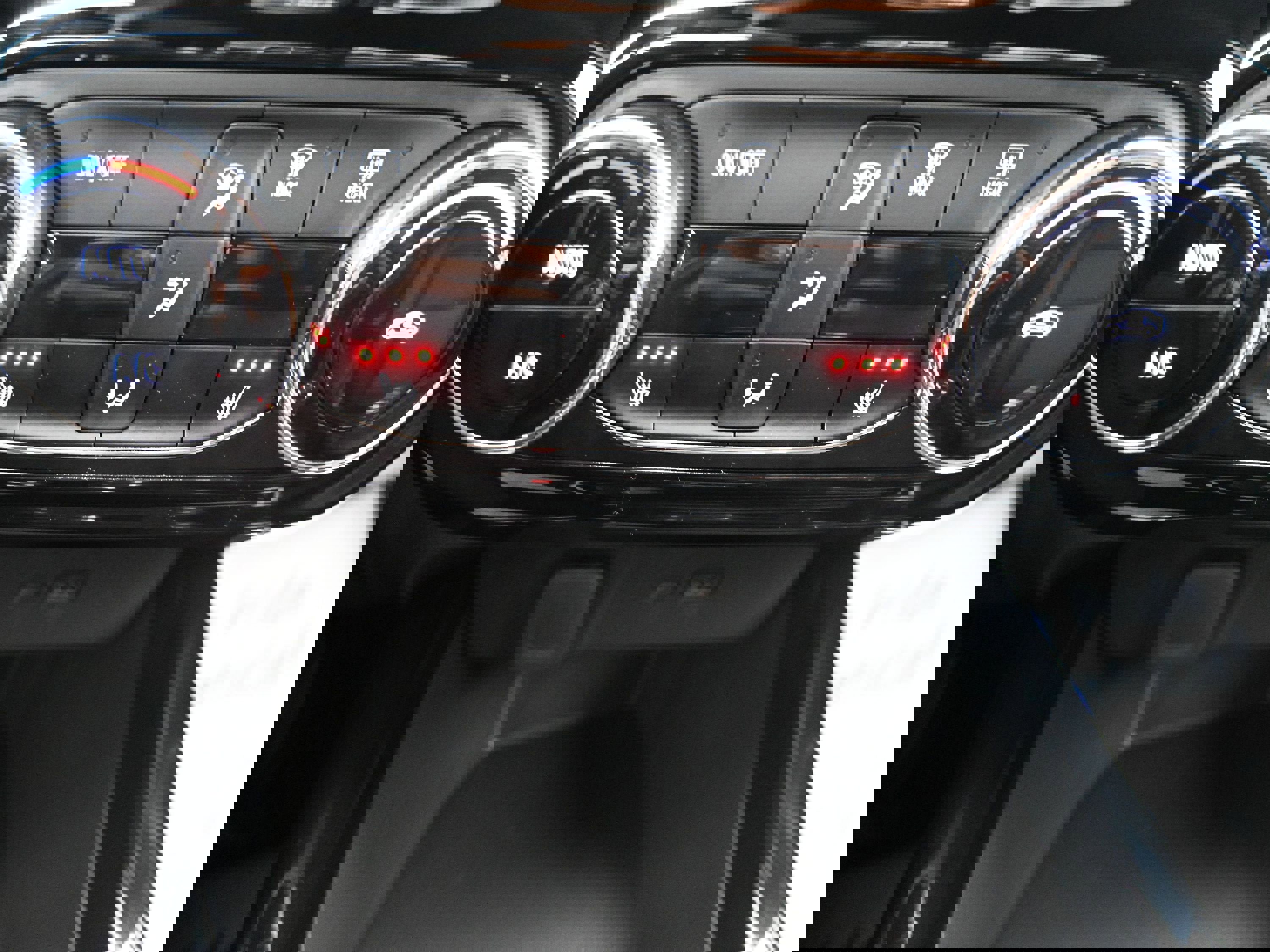 Certified 2025 Chevrolet Trax RS w/ Driver Confidence Package image 16