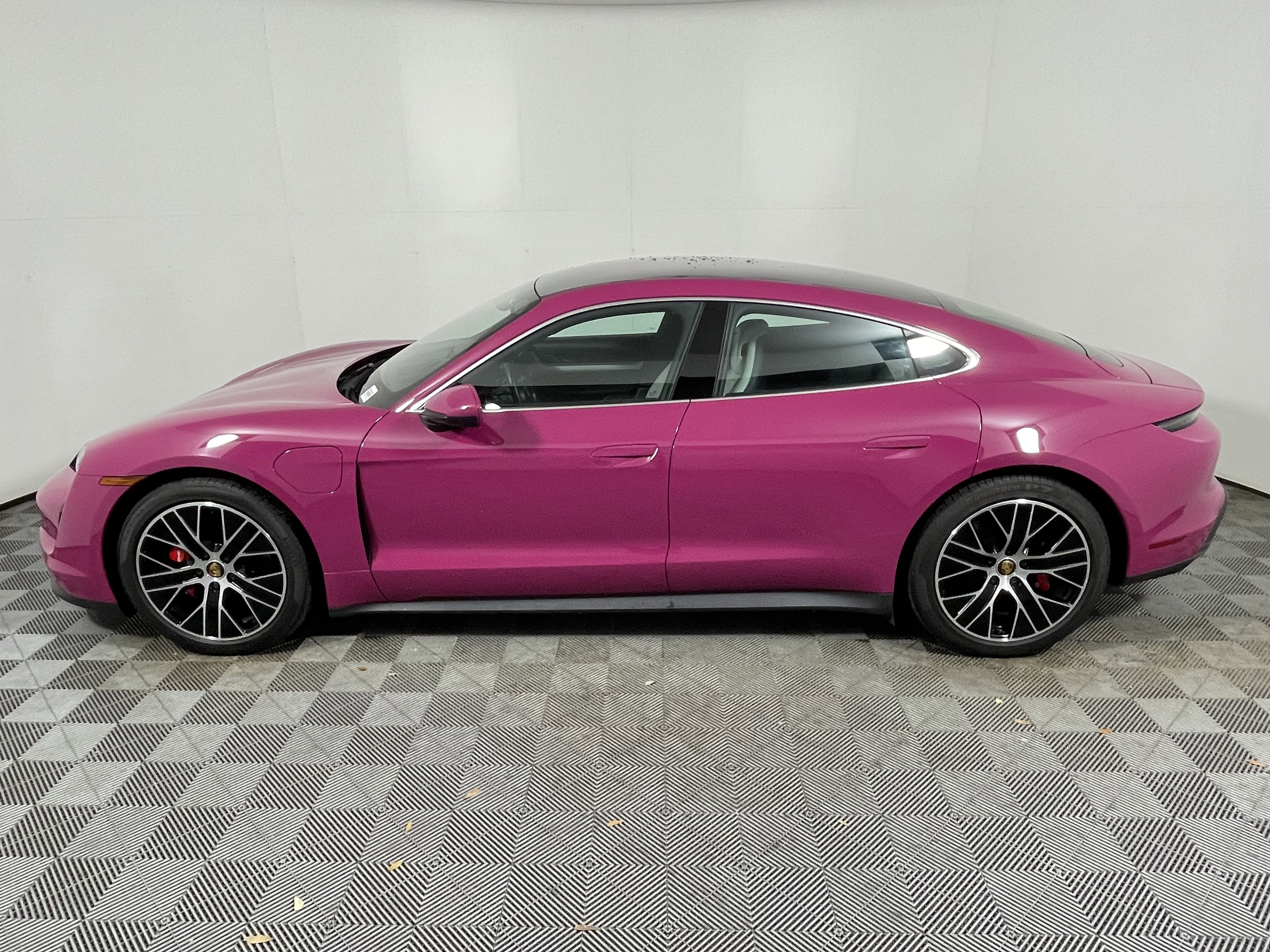 Certified 2022 Porsche Taycan 4S image 2