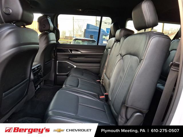 Used 2024 Jeep Wagoneer L Series II w/ Flexible Seating Group image 14